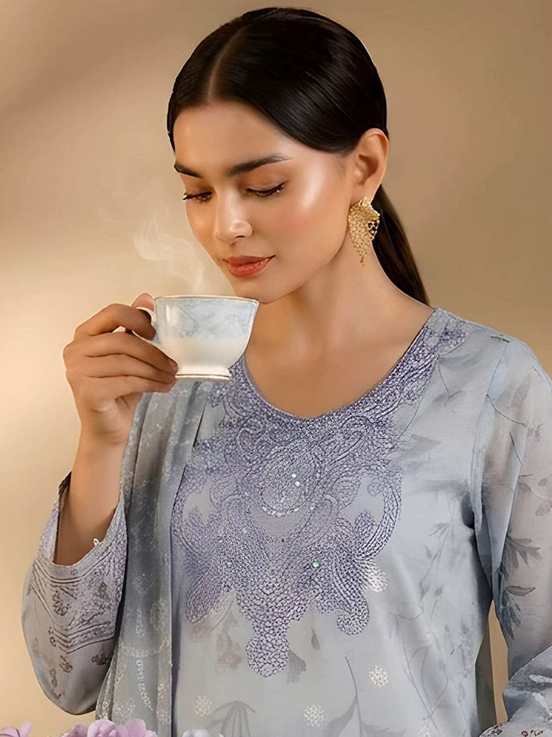 Jannat - Digital Embroidered Lawn - 3PC Suit - D-06