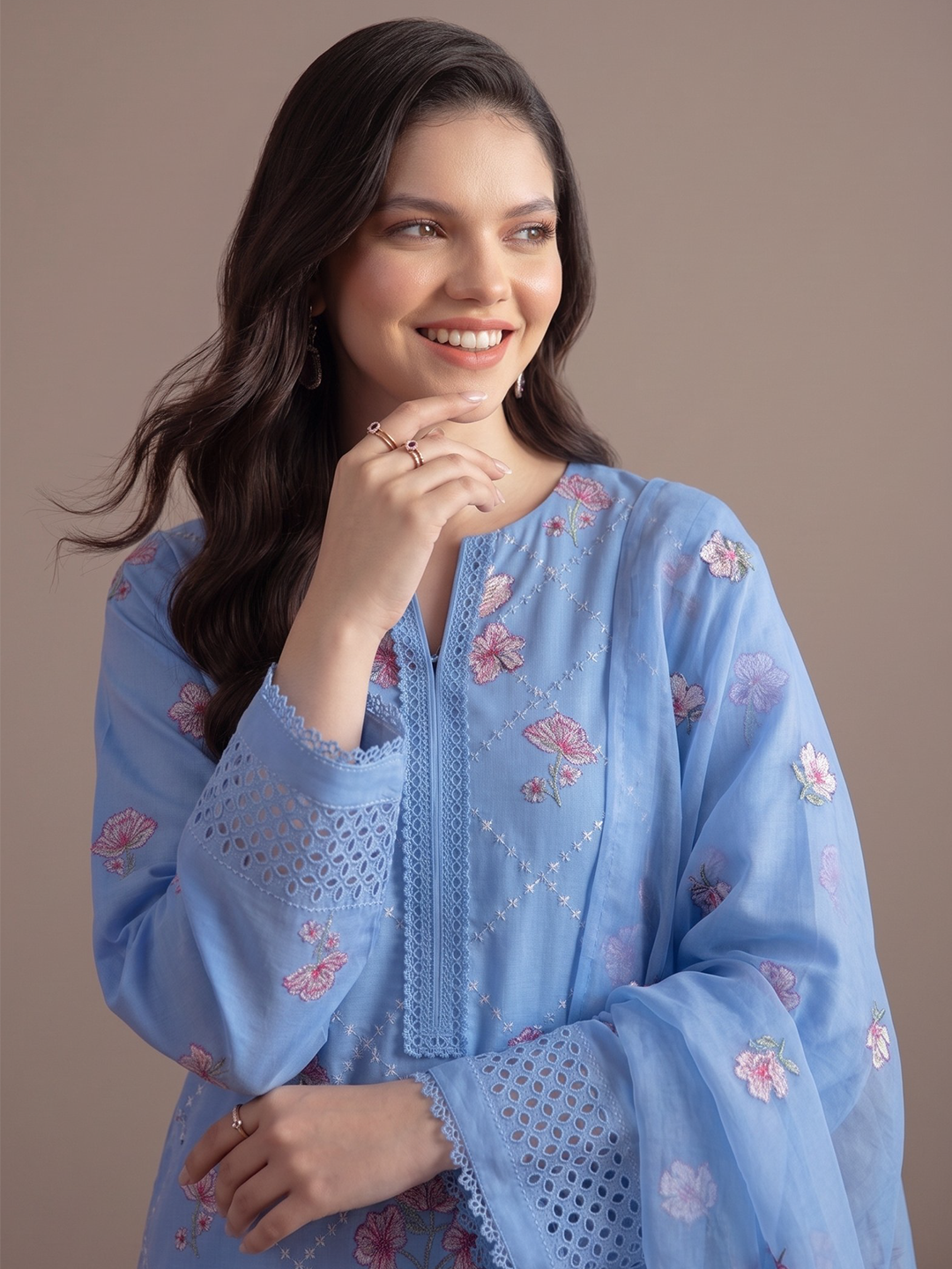 Bareeza's Style - Premium Embroidered Lawn - 3PC Suit - D-01