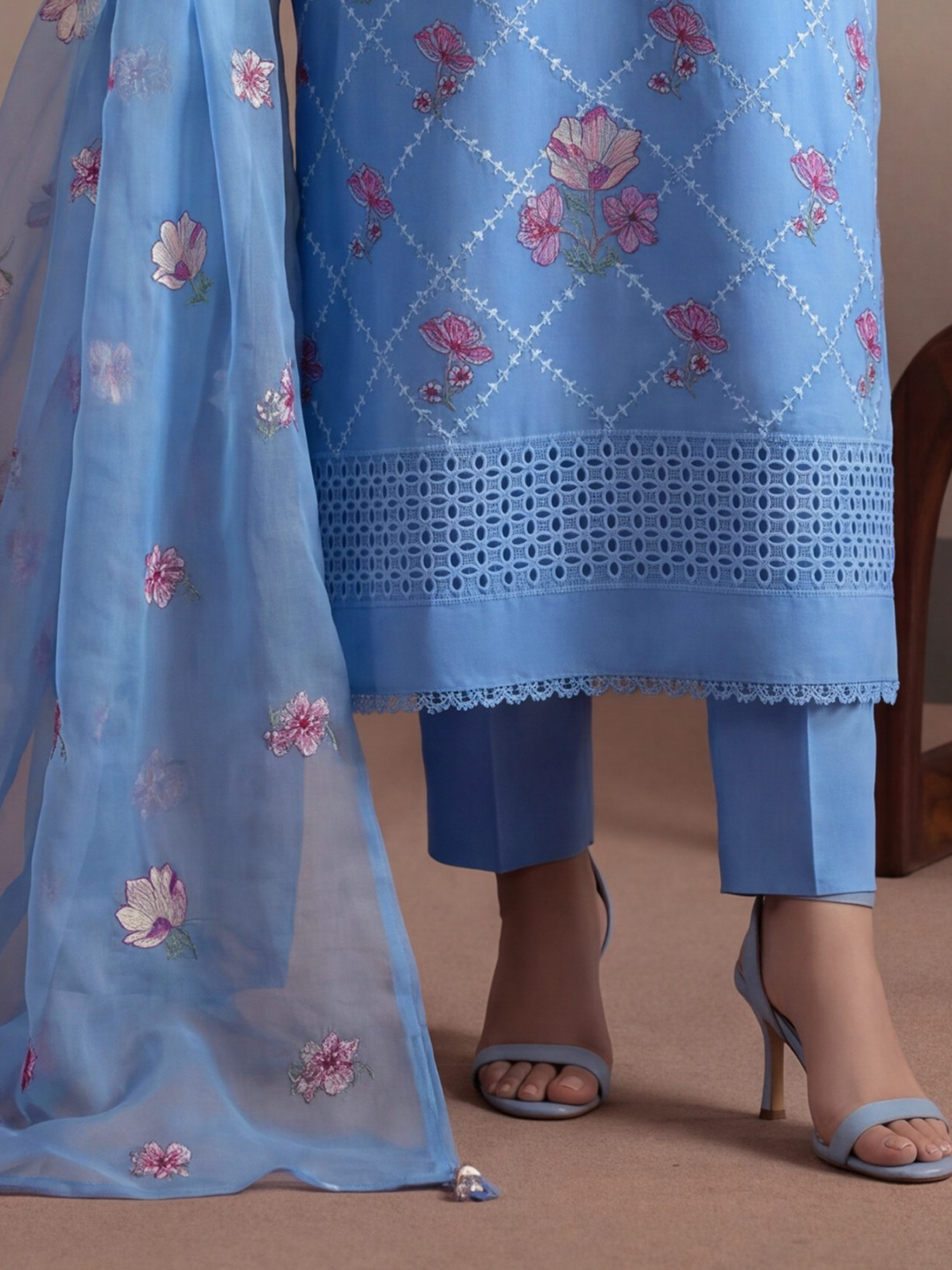 Bareeza's Style - Premium Embroidered Lawn - 3PC Suit - D-01
