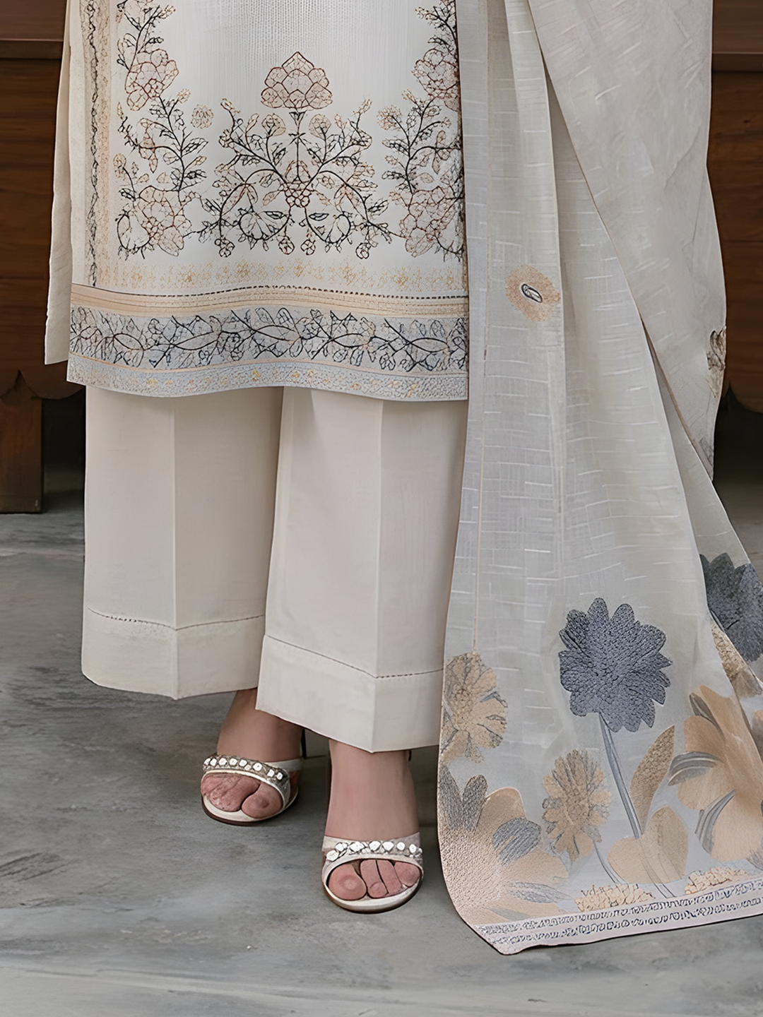 Umaiza - Slub Embroidered Lawn - 3PC Suit - D-01