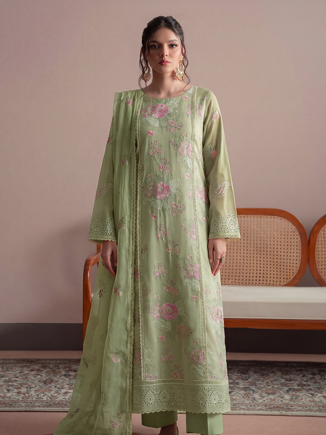 Bareeza's Style - Premium Embroidered Lawn - 3PC Suit - D-04