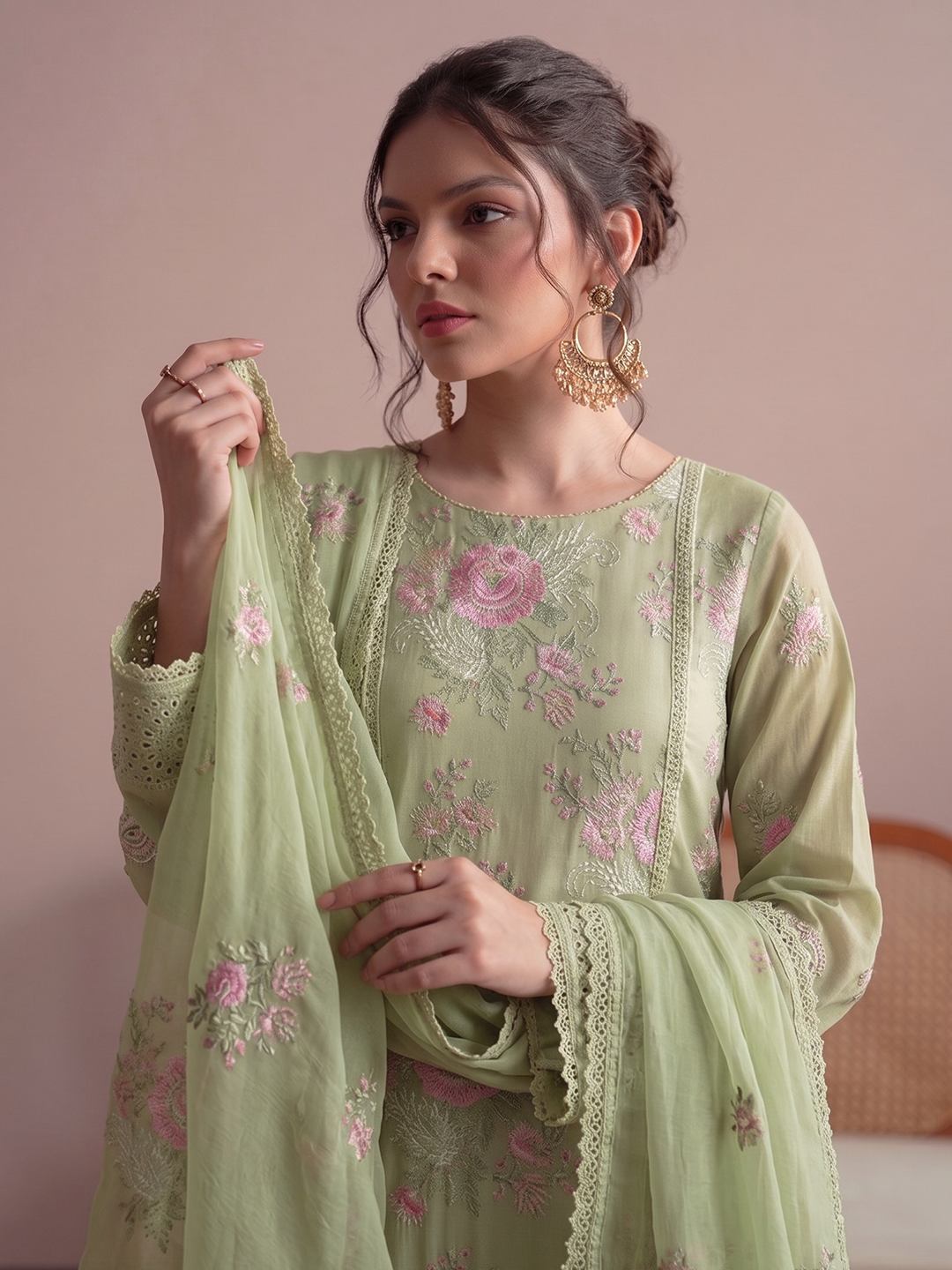Bareeza's Style - Premium Embroidered Lawn - 3PC Suit - D-04