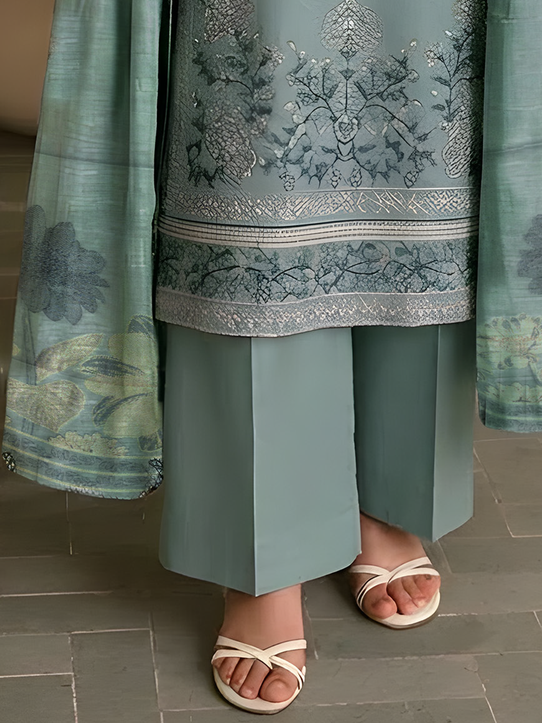 Umaiza - Slub Embroidered Lawn - 3PC Suit - D-05
