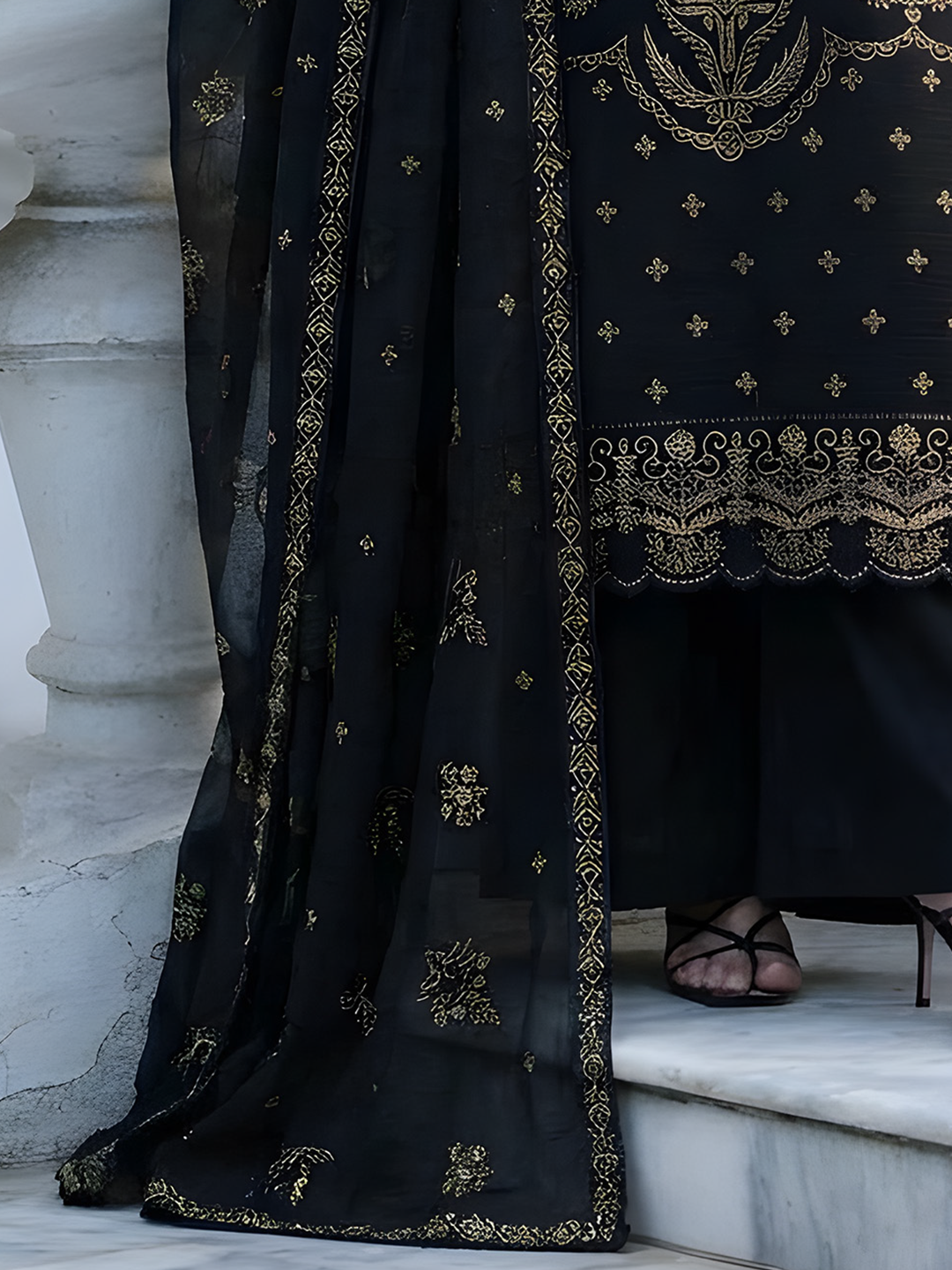 Shahpara - Doria Embroidered Lawn - 3PC Suit - D-05