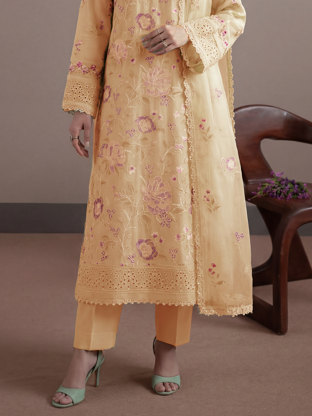 Bareeza's Style - Premium Embroidered Lawn - 3PC Suit - D-07