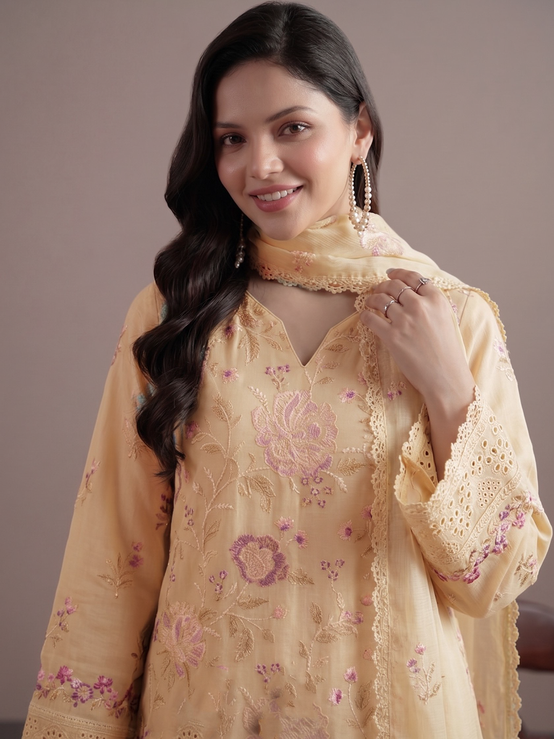 Bareeza's Style - Premium Embroidered Lawn - 3PC Suit - D-07