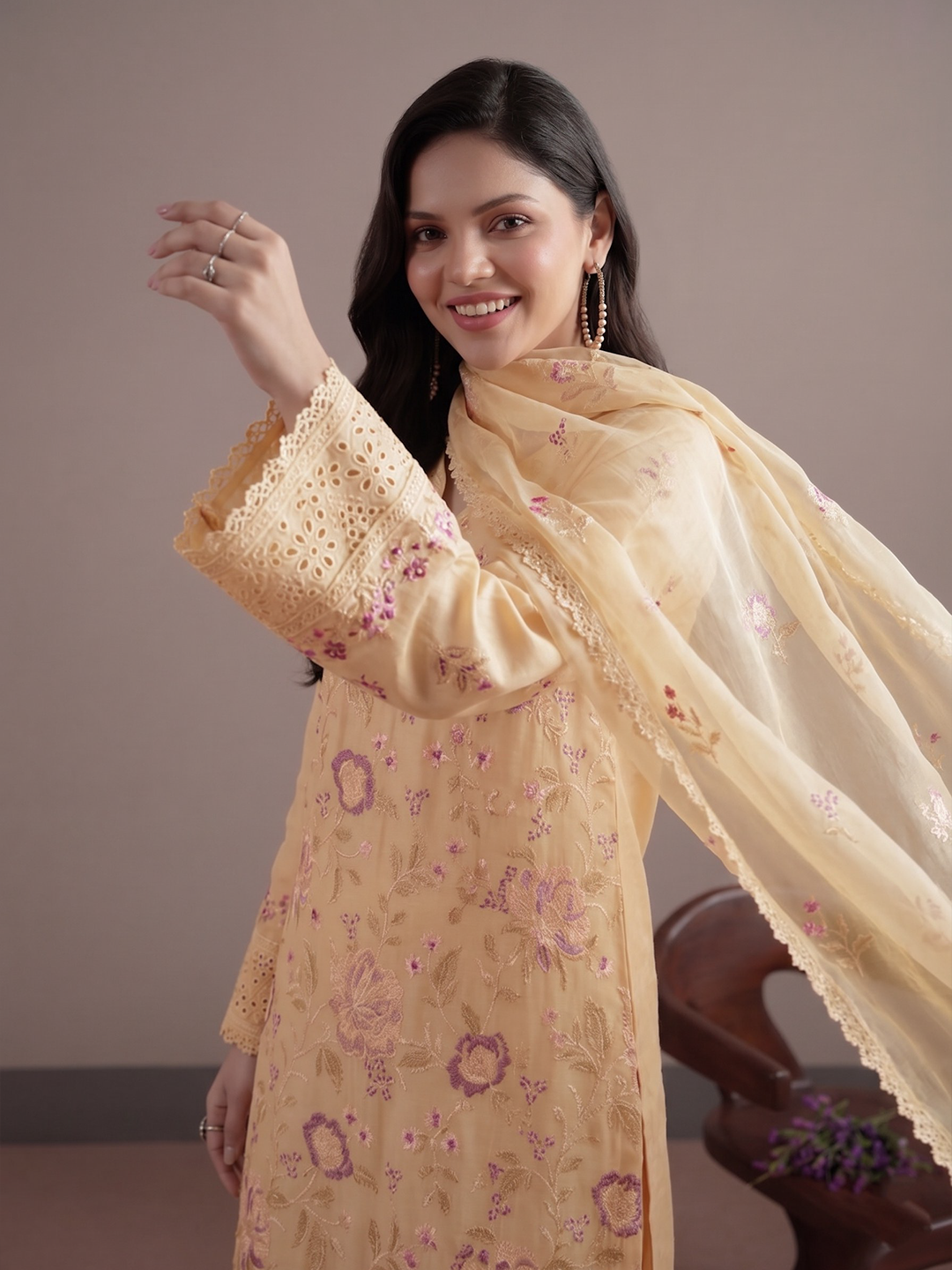 Bareeza's Style - Premium Embroidered Lawn - 3PC Suit - D-07